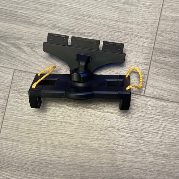 CD Slot Car Mount for iPads/Tablets/Phones - Picture 3 of 9